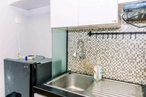 Comfort and Warm Studio at Serpong Greenview Apartment By Travelio